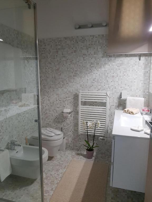 De Luxe Apartments Eden Сирмионе Екстериор снимка