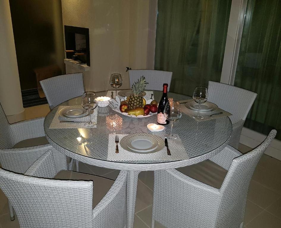 De Luxe Apartments Eden Сирмионе Екстериор снимка