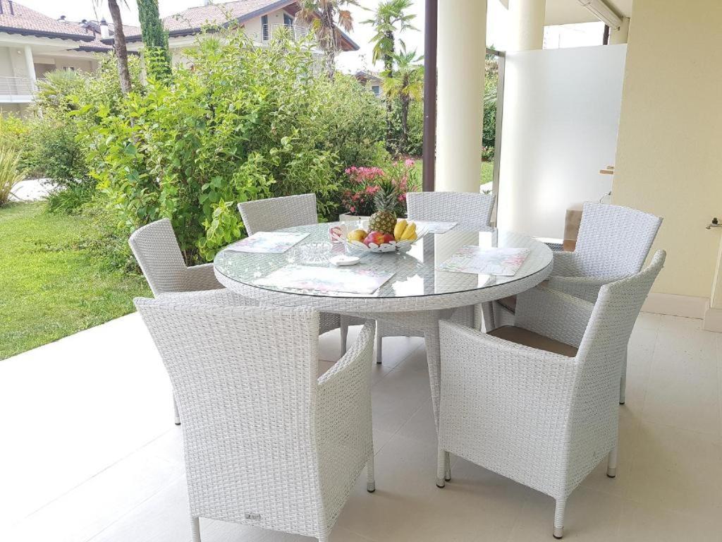 De Luxe Apartments Eden Сирмионе Екстериор снимка