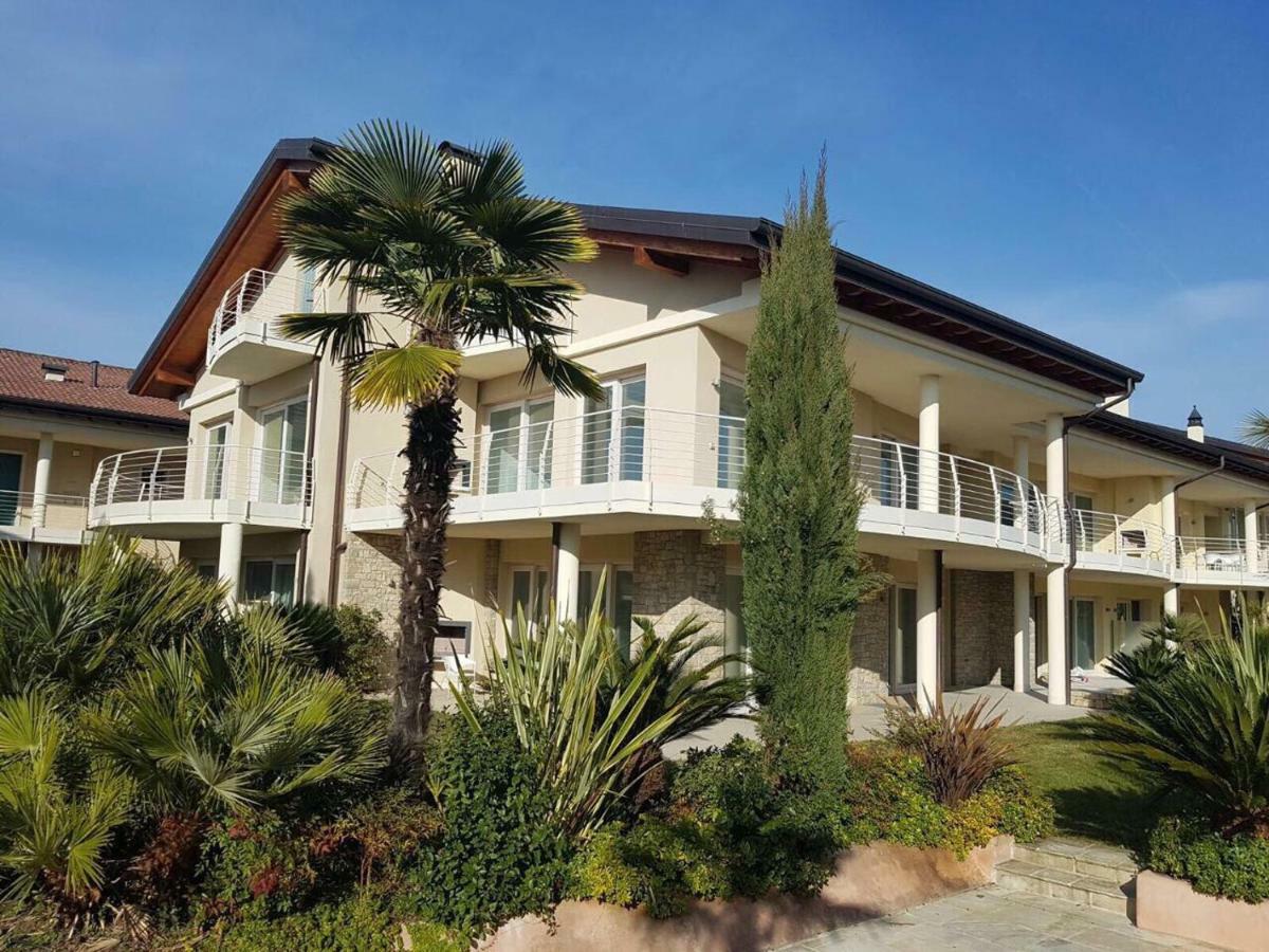 De Luxe Apartments Eden Сирмионе Екстериор снимка